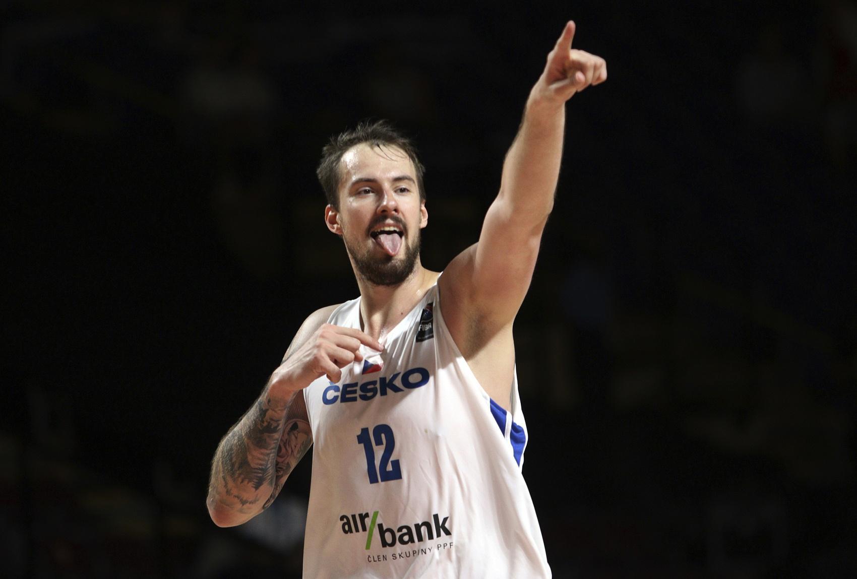 上季场均9.1分6.6板！媒体人：有北区CBA球队有意捷克内线巴尔文