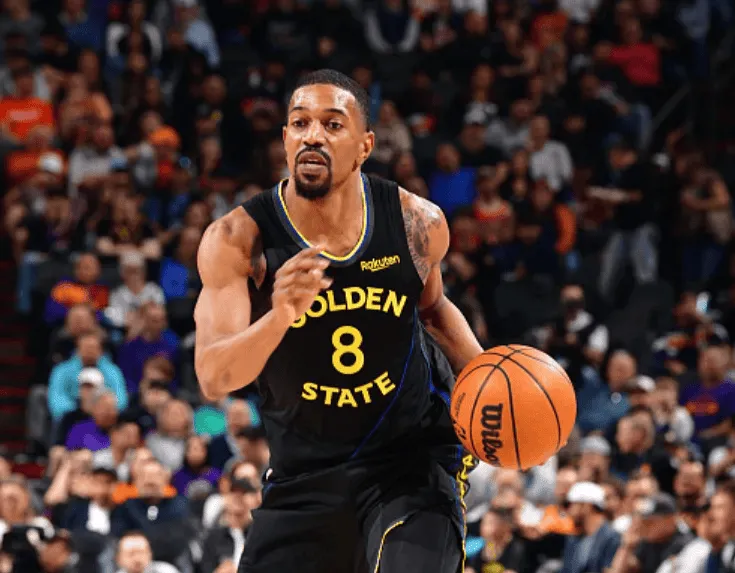 星空体育app官方网站-破纪录！勇士半场37次三分出手，创NBA历史半场三分出手新高