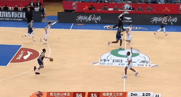 韦瑟斯庞轻松突破换左手上篮打进，青岛58-35领先福建23分